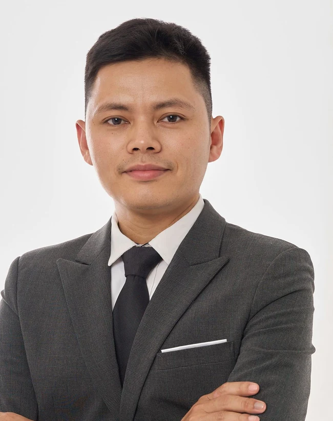 Model stok untuk tokoh fiktif Raka Mahendra, bukan agen Arvaya
